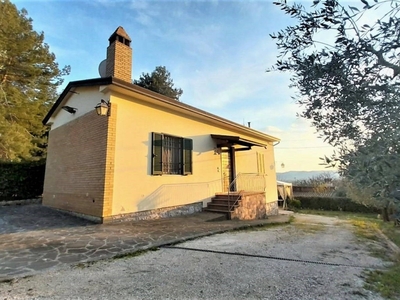 Casa Indipendente in vendita ad Assisi via Castellana