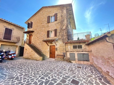 Casa Indipendente in vendita ad Assisi via del Pozzo, 4