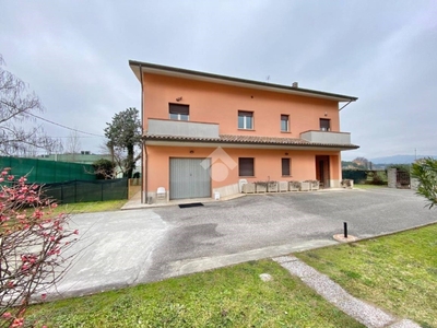 Casa Indipendente in vendita ad Assisi via Traversa