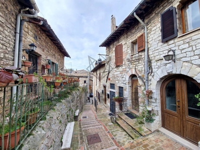 Casa Indipendente in vendita ad Assisi vicolo del Maniscalco