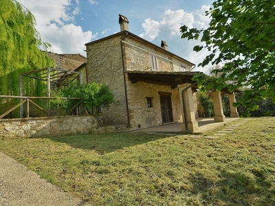 Casale in vendita a Calvi dell'Umbria frazione Santa Maria Maddalena