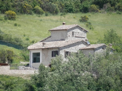 Casale in vendita a Spoleto località sustrico-patrico