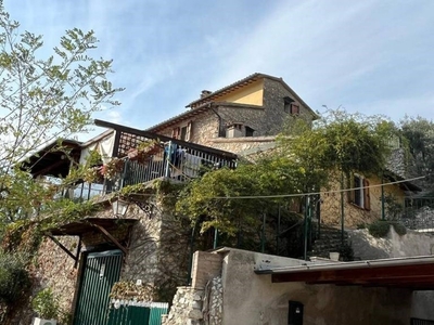 Casale in vendita a Spoleto via Bazzanese