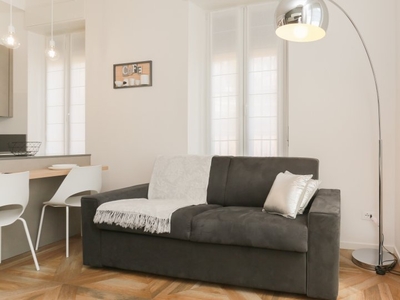 Elegante appartamento con 2 camere da letto in affitto a Tibaldi, Milano