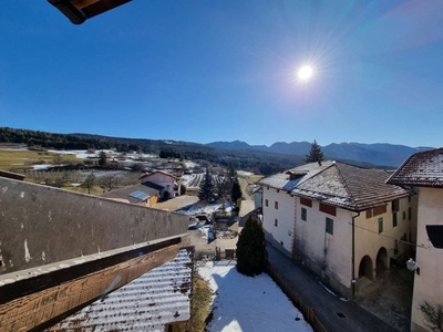 Intero Stabile in vendita a Sfruz via Vervò, 4