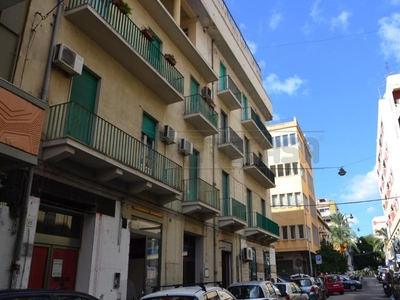 spazio commerciale in affitto a Messina