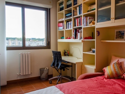 Spaziosa camera in affitto, appartamento con 3 camere da letto, Ostiense, Roma