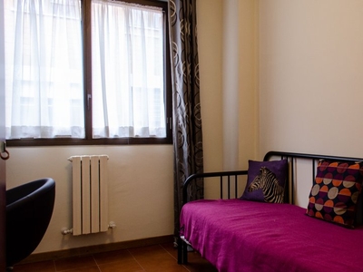 Stanza accogliente in affitto, appartamento con 3 camere da letto, Ostiense, Roma