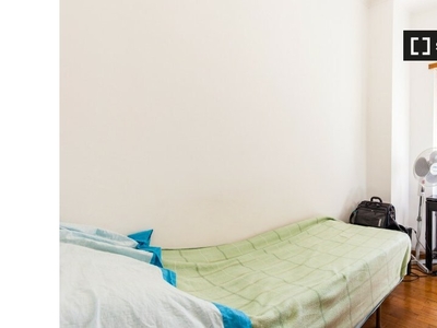 Stanza in affitto in appartamento con 5 camere a Ostiense, Roma