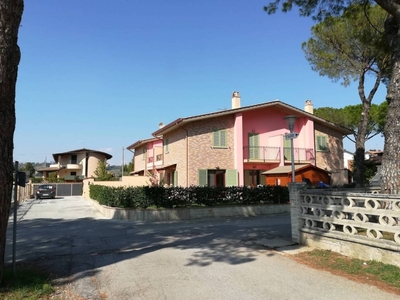 Villa Bifamiliare in vendita a Perugia via Emanuela