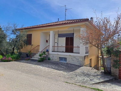 Villa in vendita a Castiglione del Lago loc. Cellaio 10