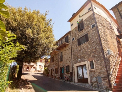 Villa in vendita a Fabro via Castello del Fabbro