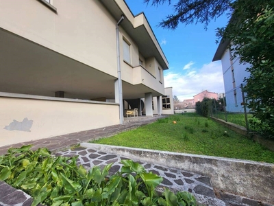 Villa in vendita a Foligno via Ariosto, 13