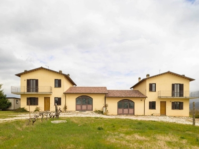 Villa in vendita a Gualdo Tadino via Case Pennoni