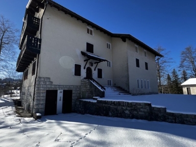 Villa in vendita a Lavarone lavarone (tn) Via Dante Alighieri 8
