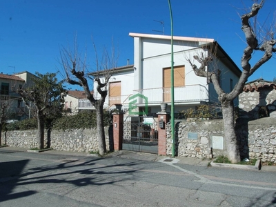 Villa in vendita a Lugnano in Teverina via Umberto I