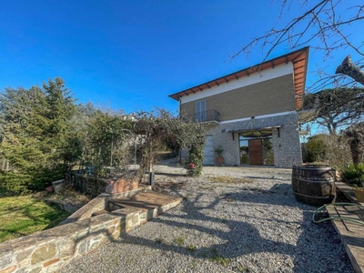 Villa in vendita a Monteleone d'Orvieto via Luigi Einaudi