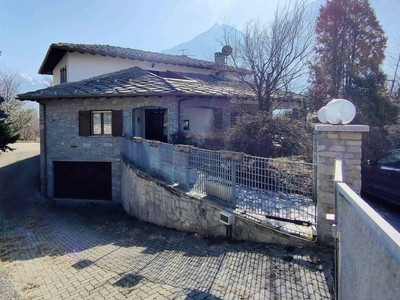 Villa in vendita a Quart frazione Bas Villair
