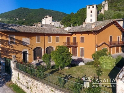 Villa in vendita a Spoleto viale Trento e Trieste, 1