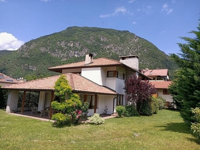 Villa in vendita a Tione di Trento via s. vigilio, 26