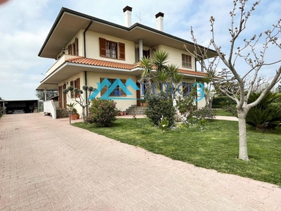 Villa in vendita in via piave 43, Martinsicuro