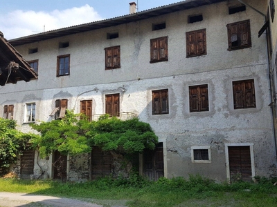 Villa Padronale in vendita a Levico Terme via delle Scuole, 32