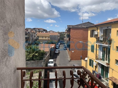 Appartamento da ristrutturare, in vendita in Via Milano, San Giovanni La Punta