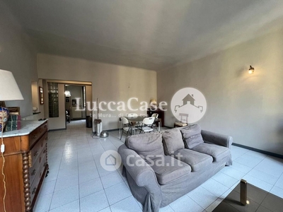 Appartamento in Affitto in Piazza San Michele 55100 a Lucca
