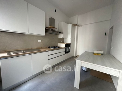 Appartamento in Affitto in Via Garibaldi 35 a Carrara