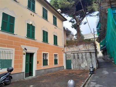 Appartamento in Via della Sirena in zona Albaro a Genova