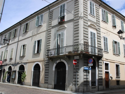 Palazzo in Via Monte di Pietà 1 a Vercelli
