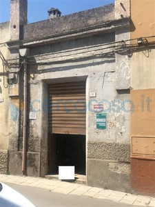 Appartamento indipendente da ristrutturare, in vendita in Via S.s. Crocifisso 31, Latiano