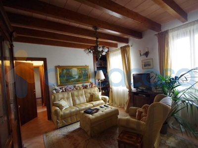 Appartamento Quadrilocale in ottime condizioni in vendita a Reggio Emilia