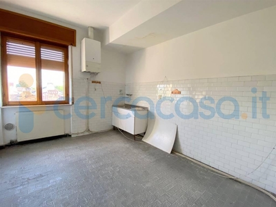 Appartamento Trilocale da ristrutturare, in vendita in Via Agazzano, Rottofreno