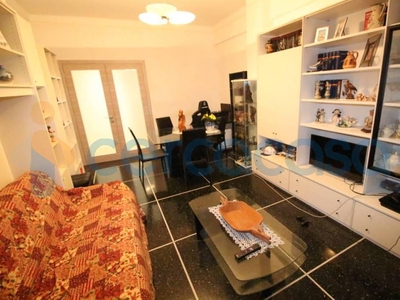 Appartamento Trilocale in ottime condizioni, in vendita in Via Pieve Di Teco, Genova