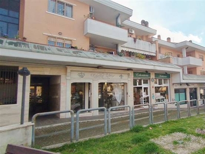 Bilocale in Via Alessandro Manzoni, 12 in zona Santa Maria Delle Mole a Marino