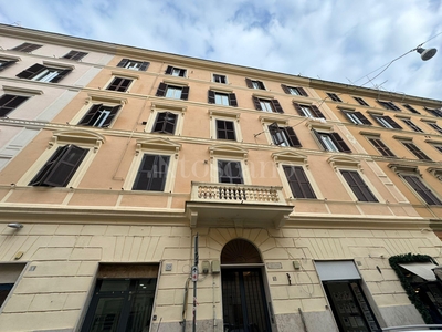 Casa a Roma in Via Luca della Robbia, Testaccio