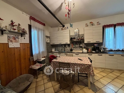 Casa Bi/Trifamiliare in Affitto in Via Castellana a Altivole