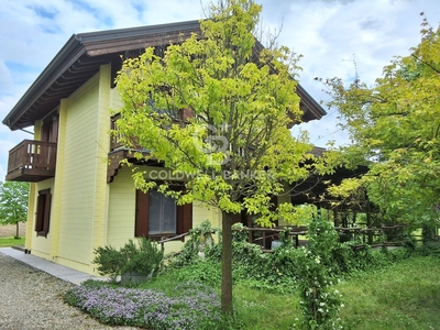 Casa in vendita in Soragna, Italia
