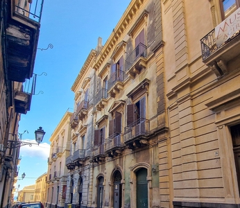 Casa indipendente con terrazzo a Acireale