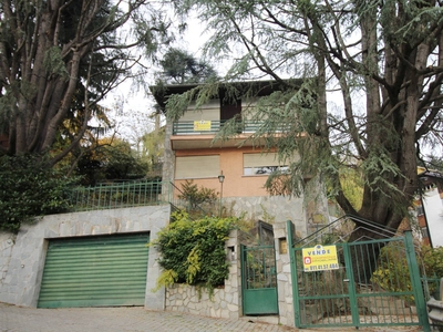 Casa indipendente con terrazzo, Torino precollina