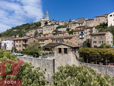 Casa indipendente in vendita a Todi