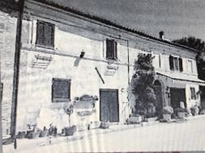 Casa indipendente in Vendita in Via San Michele Arcangelo a Macerata