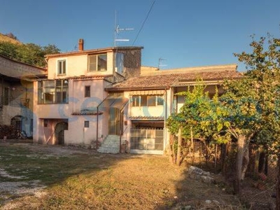 Casa semi indipendente da ristrutturare in vendita a Vairano Patenora
