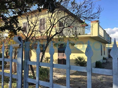 Casa semi indipendente da ristrutturare, in vendita in Via Francesca Sud 29, Castelfranco Di Sotto