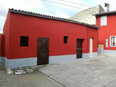 Casa semi indipendente in Via San Pietro Lavacchiello in zona San Pietro a Asola