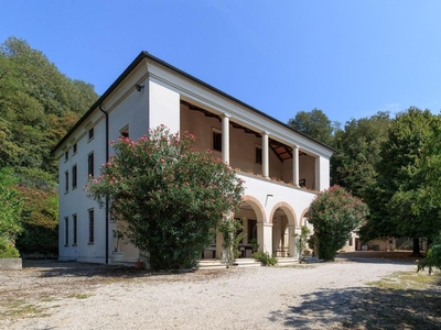 Casa Semindipendente di 750 mq in vendita Vicenza, Italia