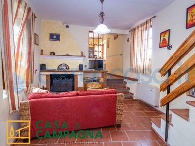 Casa singola in ottime condizioni, in vendita in Via Perretti, Marzano Appio