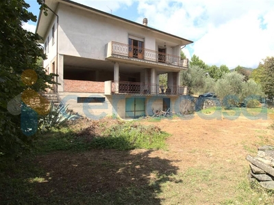 Casa singola in vendita in Piazza Libertà, Fivizzano