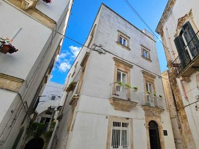 Edificio-Stabile-Palazzo in Vendita ad Martina Franca - 600000 Euro